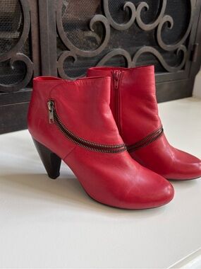 Miz Mooz Flirt Leather Zip Detail Booties 8.5